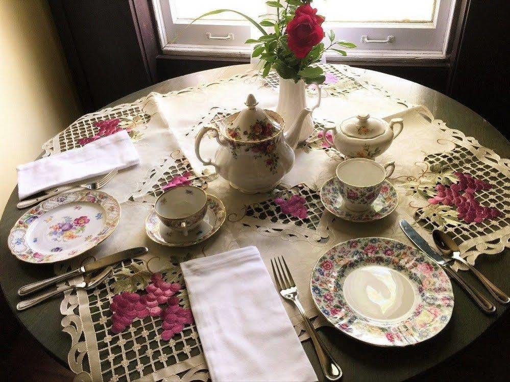 Old Caledonian Bed & Breakfast Exterior photo